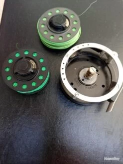 MOULINET MOUCHE AUTOMATIC MITCHELL 710 AVEC SES DEUX BOBINES . PARFAIT ETAT . PETIT PRIX . -Pêche à la mouche Soldes 00006 MOULINET MOUCHE AUTOMATIC MITCHELL 710 AVEC SES DEUX BOBINES . PARFAIT ETAT . PETIT PRIX