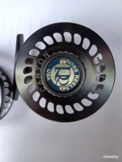 Moulinet Mouche ROSS CANYON N°1 (made In USA).Jamais Servi. Noir Anodisé. Large Arbor. Soie 0 à 3. -Pêche à la mouche Soldes 00035 Moulinet mouche ROSS CANYON N 1 made in USA .Jamais servi. Noir anodise. Large arbor. Soie 0 a 3